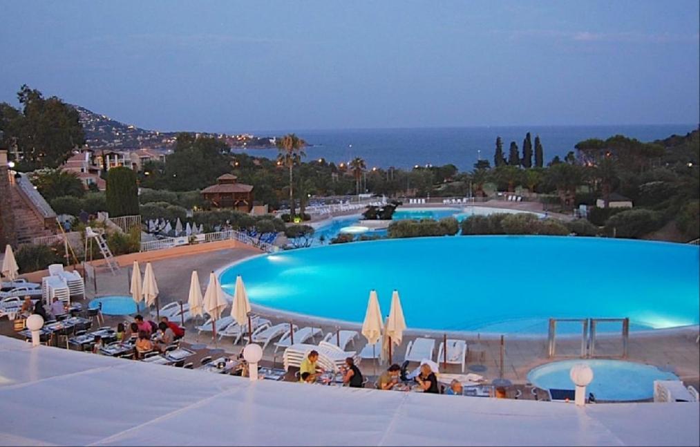 Vacances En Paradis Saint-Raphaël Exteriör bild